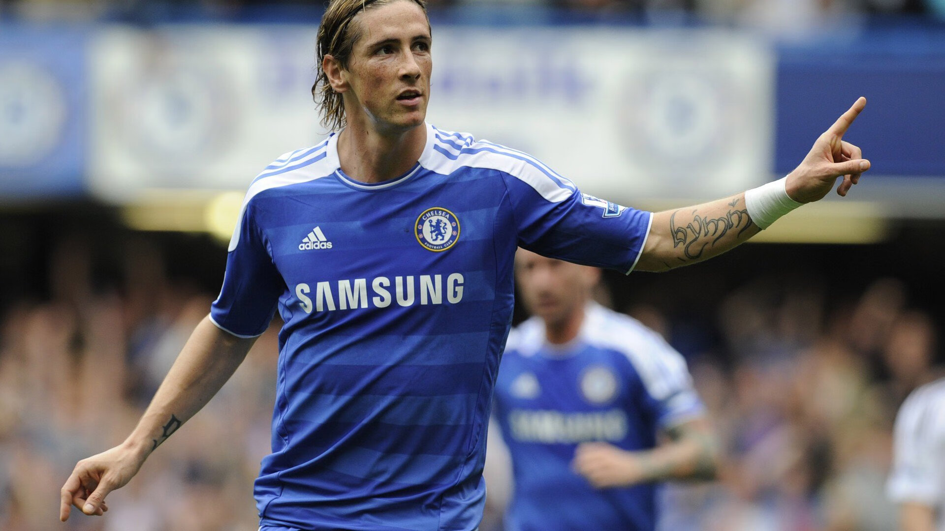 开云APP-伦纳德关键节点连续得分，欧冠淘汰赛之夜的孤星与棋盘