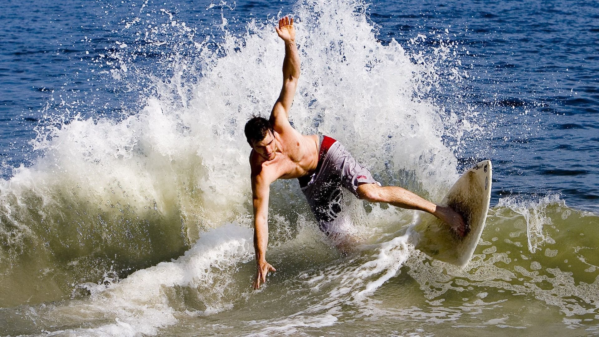 莱万一剑封喉！希腊神话续写，厄瓜多尔高原雄鹰折翼